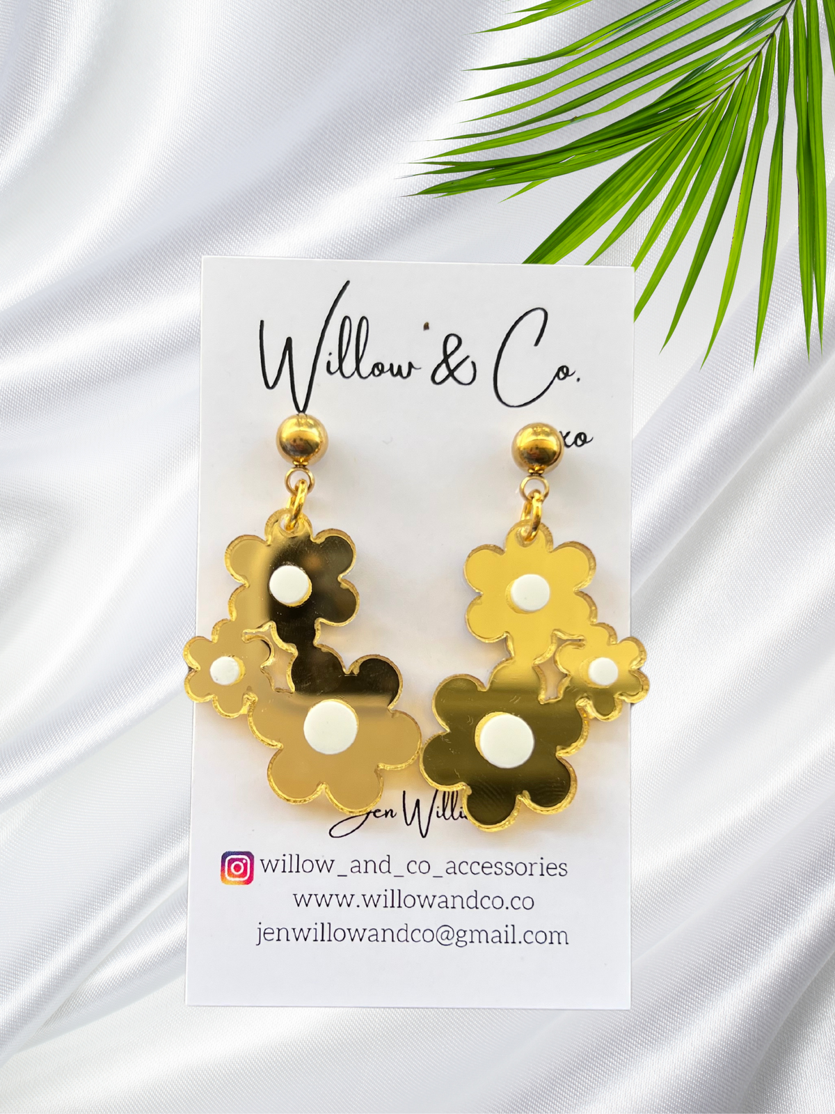 Flower Trio Dangle Gold